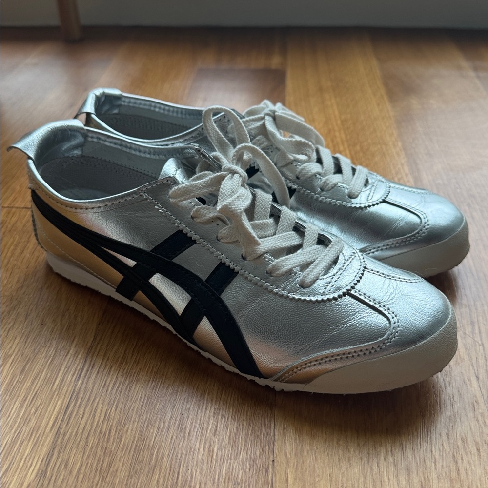 Onitsuka Tiger Mexico 66 - Silver/Black - Women’s 8